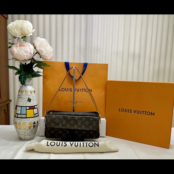 Louis Vuitton Viva Cite Mm Monogram shoulder Bag❤️ - Picture 3 of 15